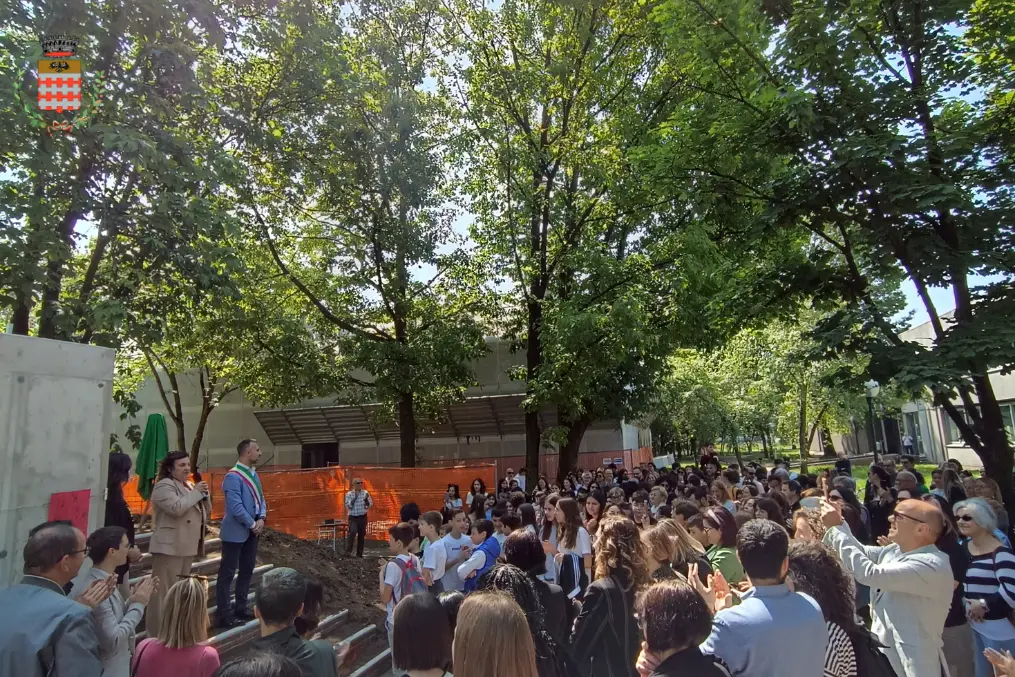 Nell’ambito del progetto scolastico  “il bene possibile”, le ragazze e i ragazzi della scuola secondaria di Cavenago hanno individuato la Collina Dei Giusti come luogo da trasformare in risorsa per tutto il paese, attraverso un Patto di Collaborazione. 